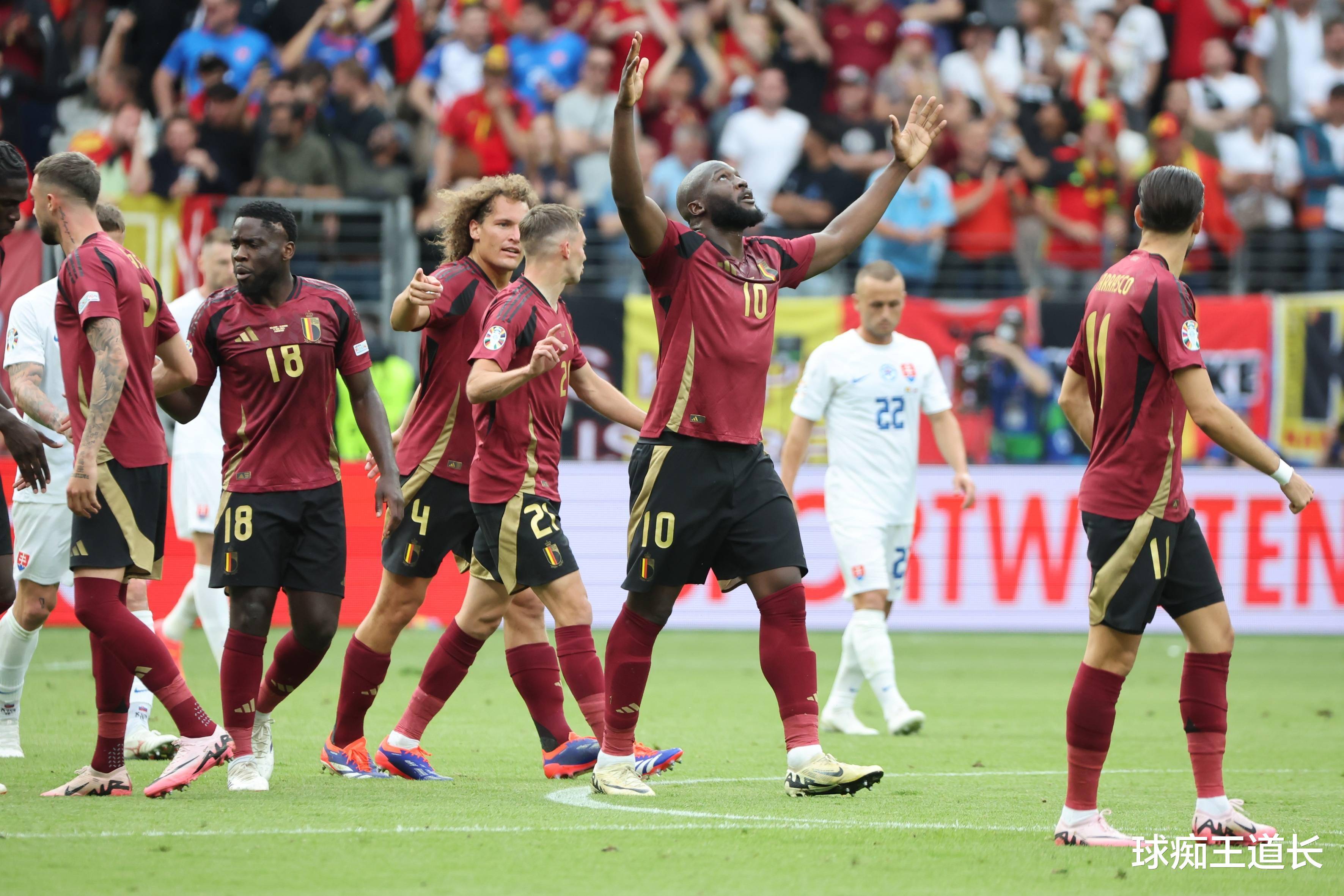 包含欧预赛战况回顾:激烈角逐,全力以赴的词条 包含欧预赛战况回顾:激烈角逐,全力以赴的词条