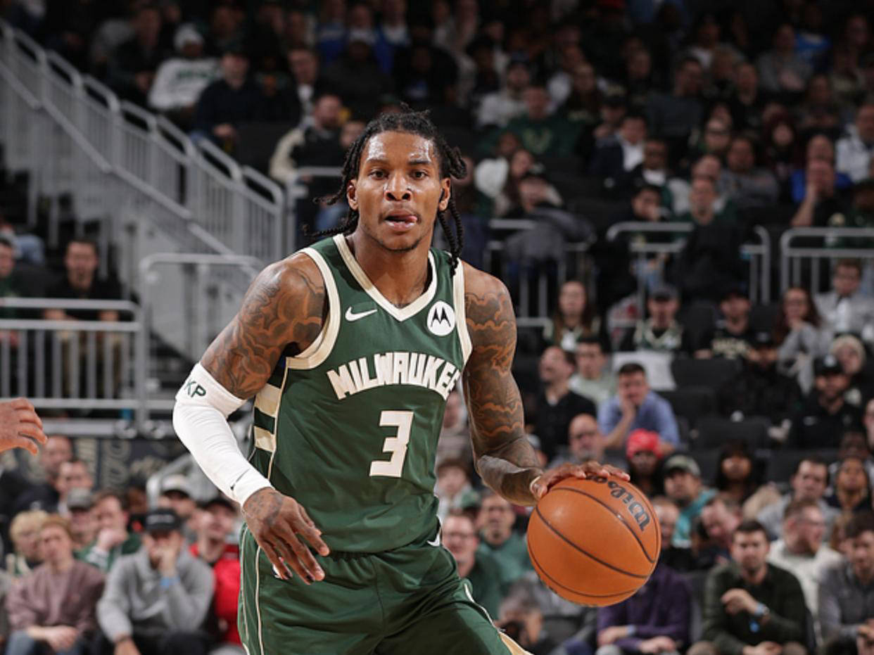 熊猫体育直播-独行侠三分球命中率仅27%，负于雄鹿的简单介绍