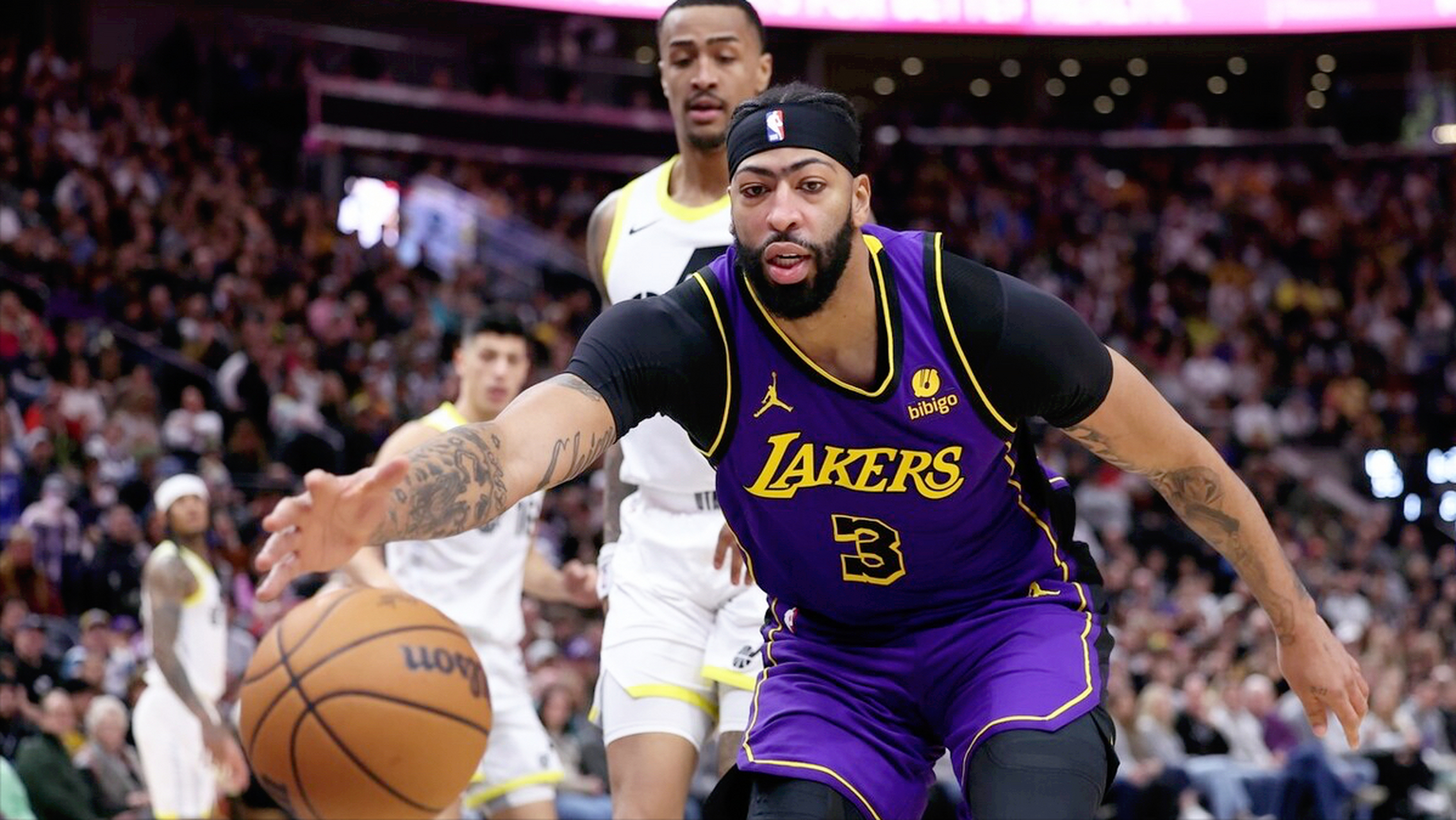 菲律宾男篮横扫鹈鹕，拉塞尔送出助攻